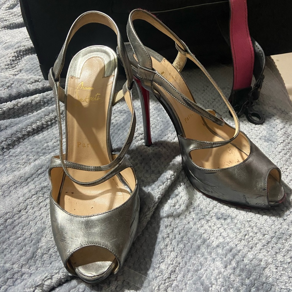 Christian Louboutin heels sz 38 ❤️